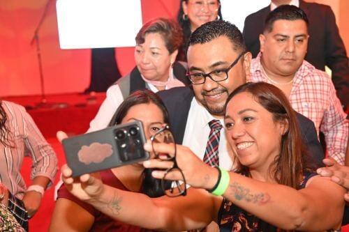 Ernesto Santillán reconoce labor del magisterio en Ecatepec